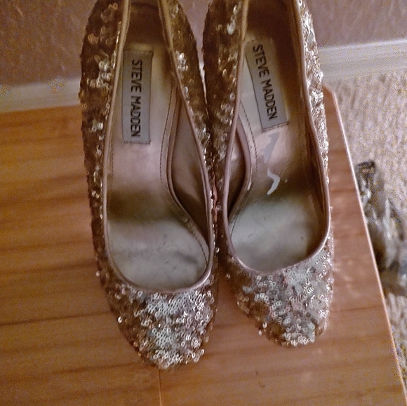 Steve Madden Gold Sequin platform heels - Picture 16 of 16